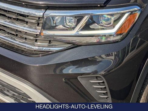 Certified 2021 Volkswagen Atlas SE image 10