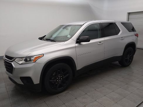 Used 2020 Chevrolet Traverse LS FWD image 2