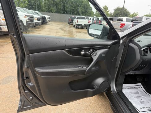 Used 2019 Nissan Rogue SL FWD image 8