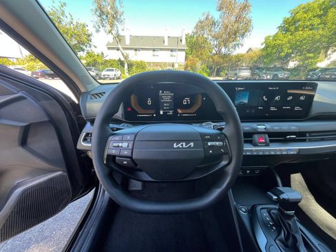 Used 2025 Kia K4 FWD image 33