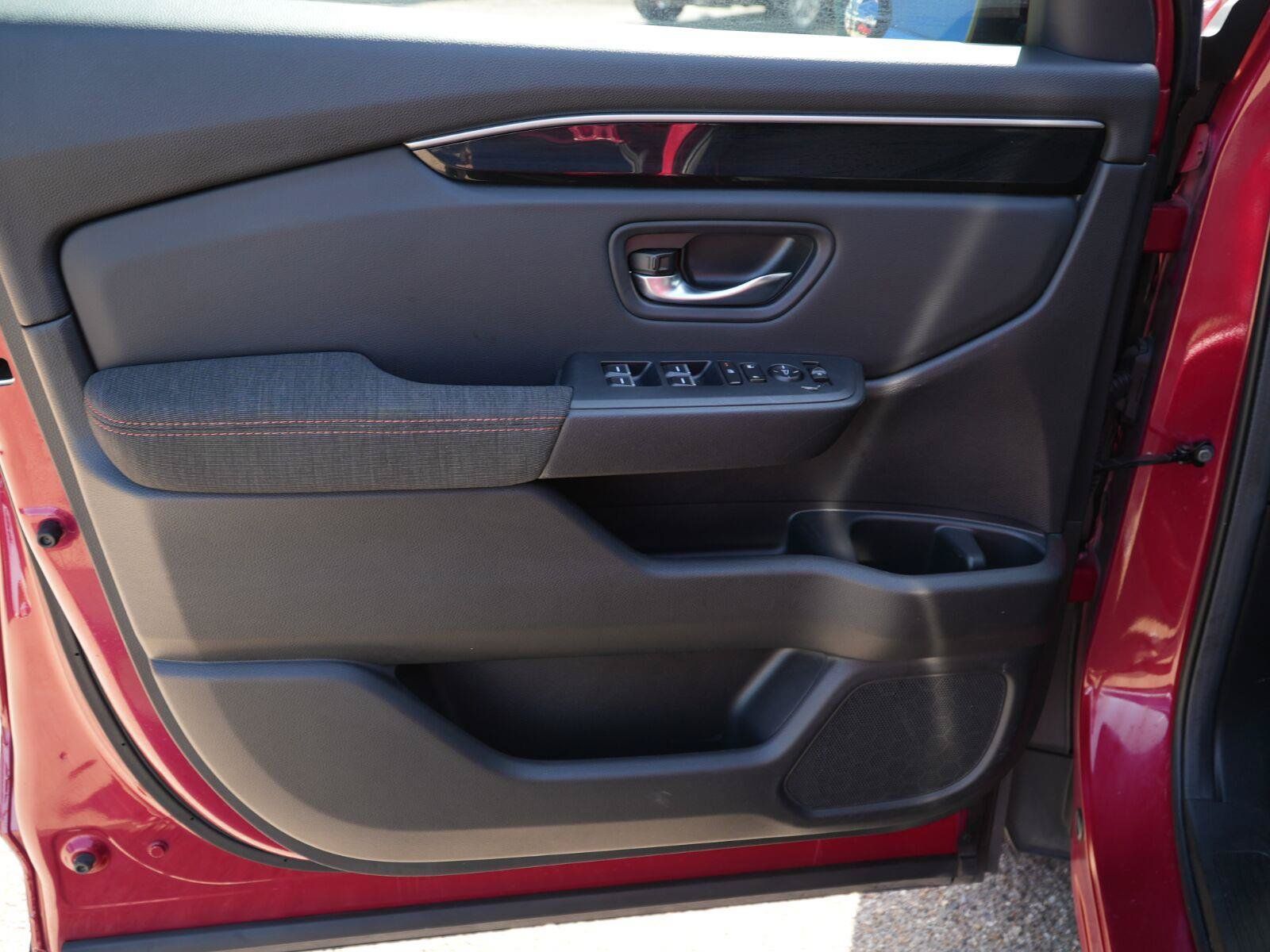 Used 2025 Honda Pilot Sport image 13
