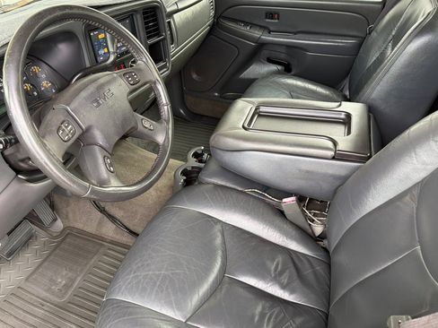 Used 2005 GMC Sierra 1500 SLE w/ Light Duty Power Package RWD image 9