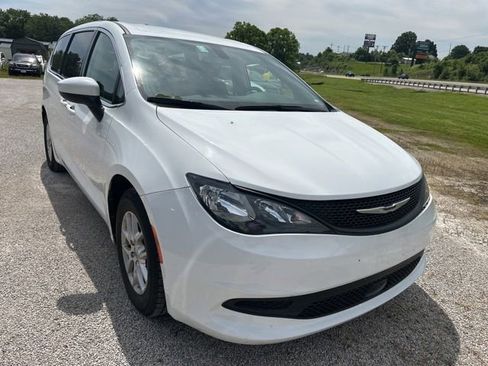 Used 2022 Chrysler Voyager LX FWD image 27