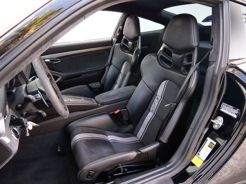 Used 2018 Porsche 911 GT3 RWD image 17