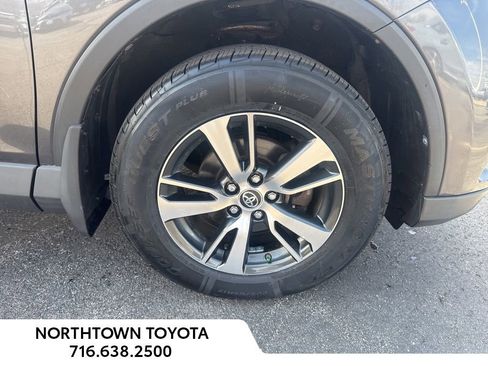 Used 2018 Toyota RAV4 XLE w/ Plus Extra Value Package AWD/4WD image 18