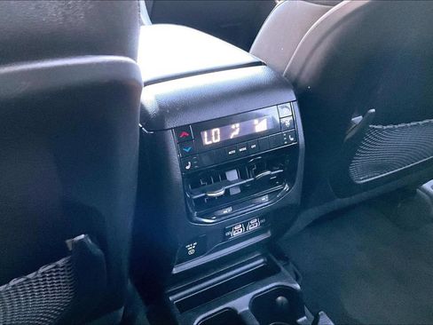 Used 2022 Jeep Grand Cherokee L Limited AWD/4WD image 32