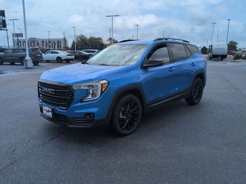 Used 2024 GMC Terrain SLT w/ Elevation Edition AWD/4WD image 4