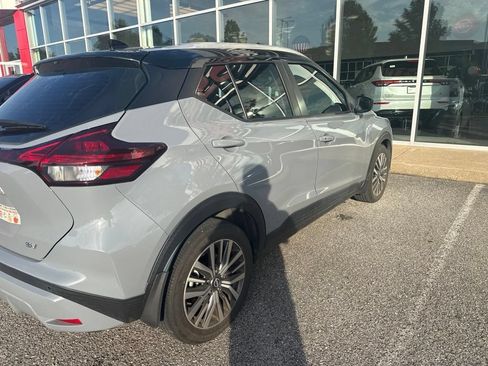 Used 2023 Nissan Kicks SV FWD image 3