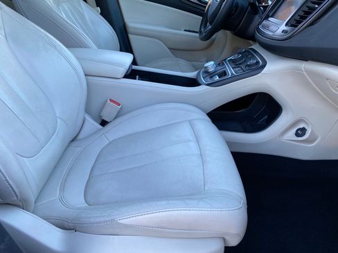 Used 2017 Chrysler 200 Limited Platinum image 46