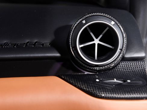 Used 2014 Ferrari F12 Berlinetta RWD image 33
