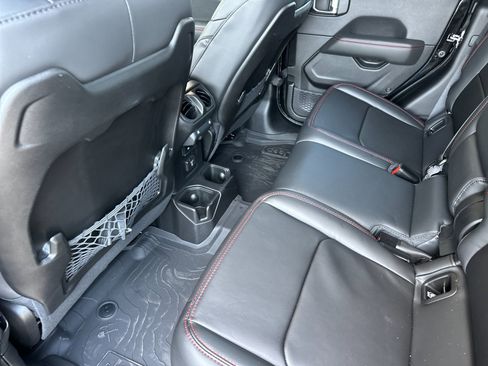 New 2025 Jeep Gladiator Rubicon w/ Convenience Group image 10