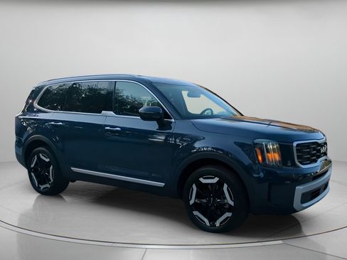 Used 2024 Kia Telluride S w/ S Sunroof Package FWD image 36