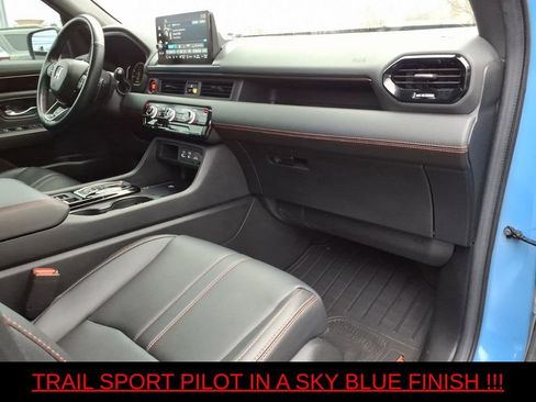 Used 2024 Honda Pilot TrailSport image 9