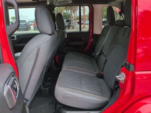 Used 2025 Jeep Wrangler Unlimited Sahara AWD/4WD image 22