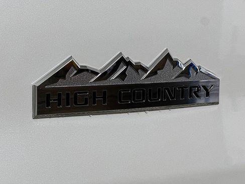 Used 2018 Chevrolet Silverado 1500 High Country AWD/4WD image 36