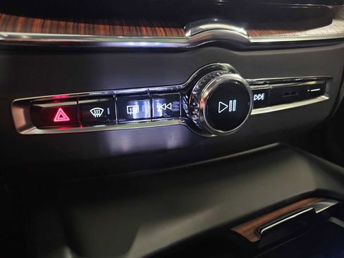 Used 2024 Volvo XC60 B5 Ultimate w/ Protection Package Premier image 18