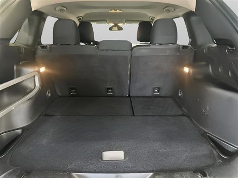 Used 2016 Jeep Cherokee Latitude AWD/4WD image 21
