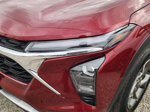 Used 2025 Chevrolet Trax LT w/ LT Convenience Package image 6