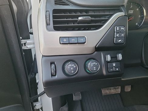 Used 2018 GMC Yukon Denali w/ Denali Ultimate Package image 9