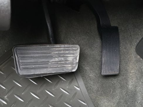 Used 2006 Chevrolet Silverado 2500 LT w/ Heavy-Duty Power Package image 39