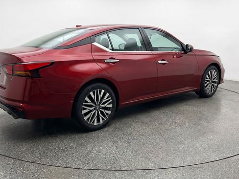 Used 2025 Nissan Altima 2.5 SV FWD image 9