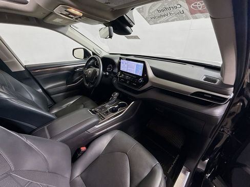 Certified 2021 Toyota Highlander Platinum image 34