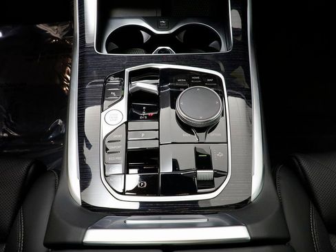 New 2026 BMW X7 xDrive40i w/ M Sport Package AWD/4WD image 13