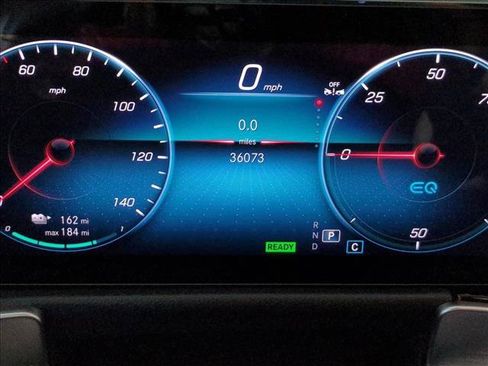 Used 2023 Mercedes-Benz EQB 300 4MATIC image 11