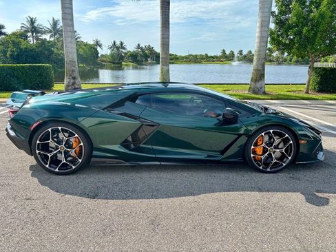 Used 2025 Lamborghini Revuelto AWD/4WD image 6