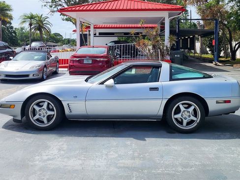 Used 1996 Chevrolet Corvette Coupe RWD image 5