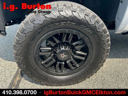 Used 2024 GMC Sierra 2500 AT4 w/ AT4 Premium Plus Package AWD/4WD image 4