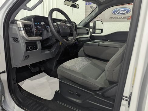 Used 2025 Ford F250 XLT AWD/4WD image 16
