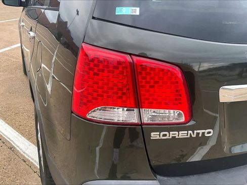 Used 2011 Kia Sorento LX image 30