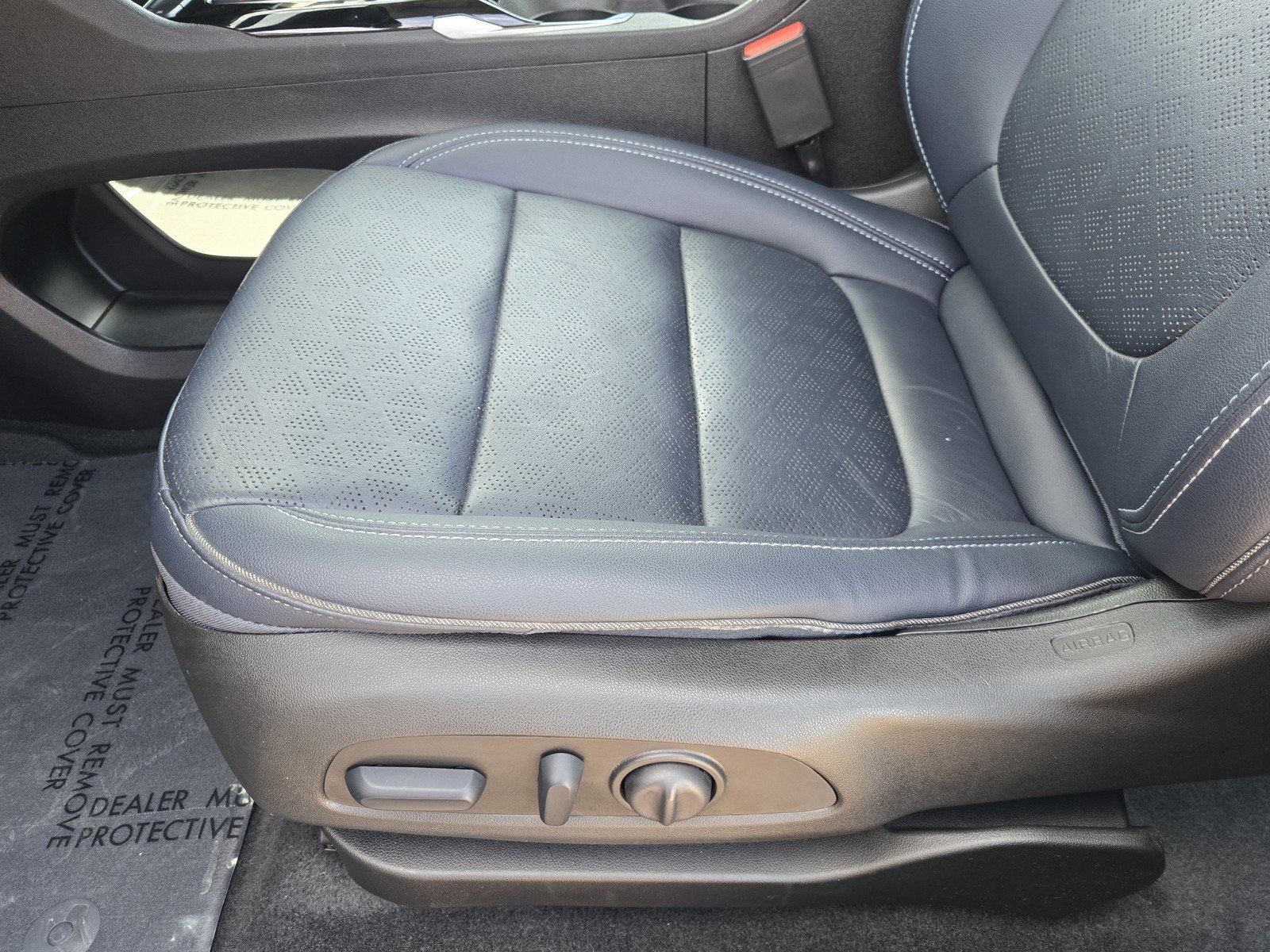 Used 2023 Chevrolet Bolt EUV LT w/ Convenience Package FWD image 15