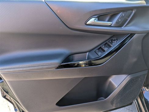 Used 2025 Chevrolet Equinox LT image 11