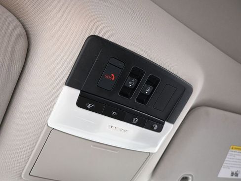 Used 2022 Nissan Pathfinder SV w/ SV Premium Package image 21