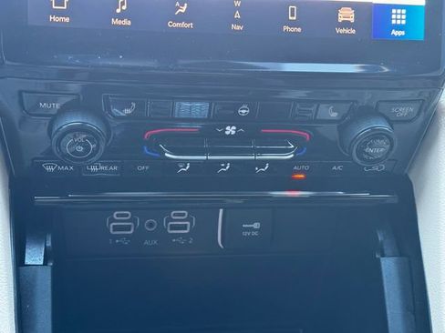 Certified 2024 Jeep Grand Cherokee Limited AWD/4WD image 36