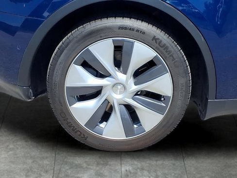 Used 2022 Tesla Model Y Long Range AWD/4WD image 28
