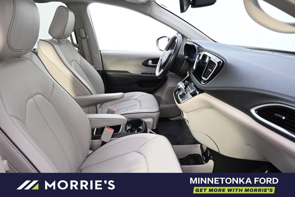 Used 2017 Chrysler Pacifica Limited FWD image 15