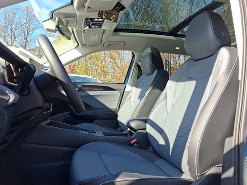 New 2026 Volkswagen Tiguan SE image 8