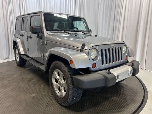Used 2013 Jeep Wrangler Unlimited Sahara w/ Connectivity Group AWD/4WD image 20