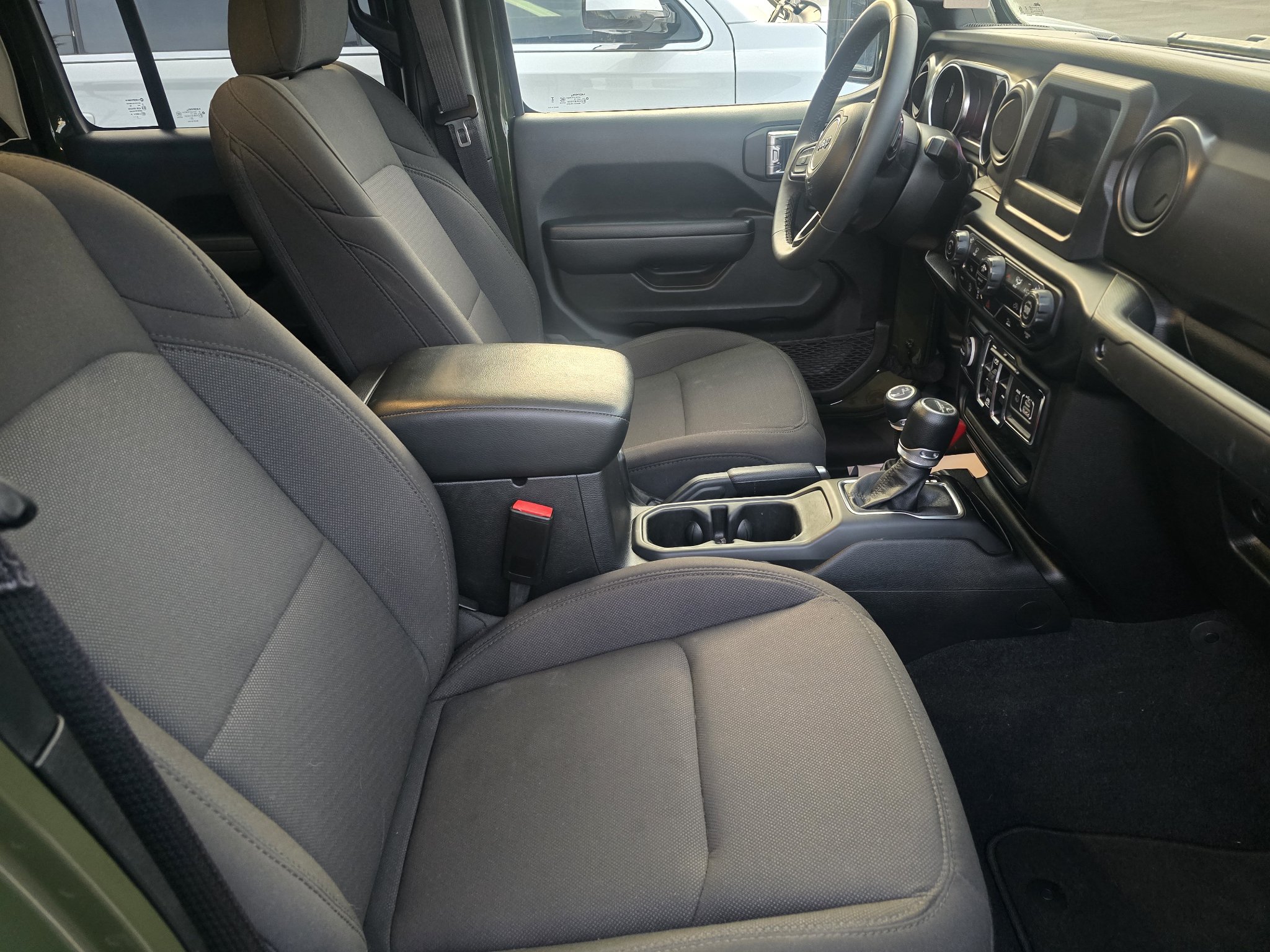 Used 2023 Jeep Gladiator Sport AWD/4WD image 3