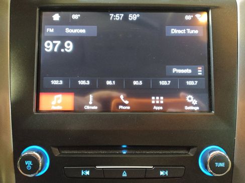 Used 2018 Ford Fusion SE w/ Fusion SE Technology Package FWD image 25