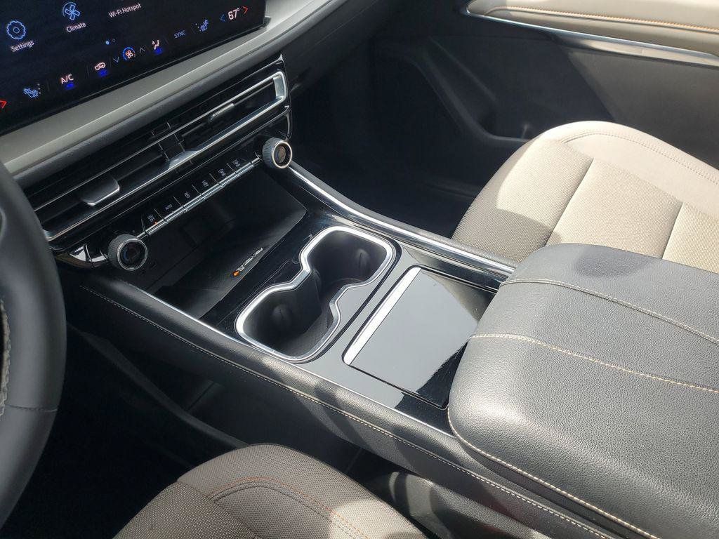 Used 2024 Chevrolet Traverse LT w/ LPO, Floor Liner Package AWD/4WD image 19