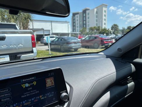 Used 2025 Nissan Sentra SV image 35