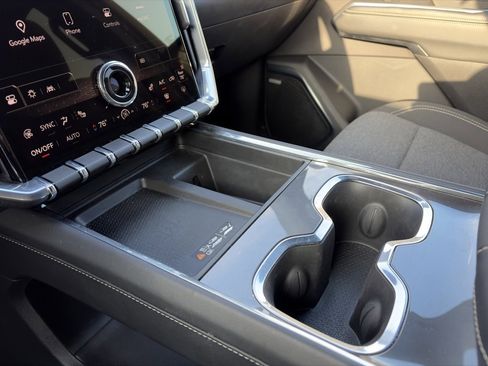 Used 2025 GMC Acadia Elevation image 23