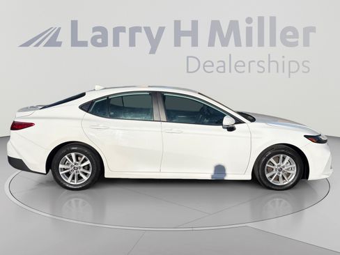 Used 2025 Toyota Camry LE FWD image 6
