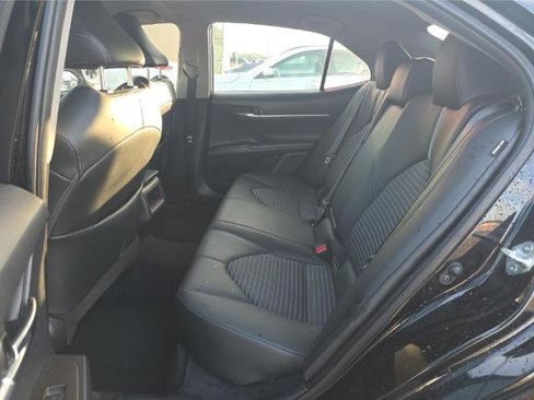 Used 2022 Toyota Camry SE image 8