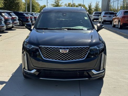 Used 2025 Cadillac XT6 Premium Luxury image 9