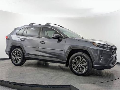 Used 2022 Toyota RAV4 XLE Premium AWD/4WD image 11